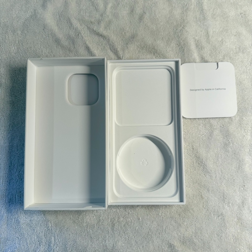 iPhone 15 Pro Max, Blue Titanium (Box Only) - Picture 5 of 5